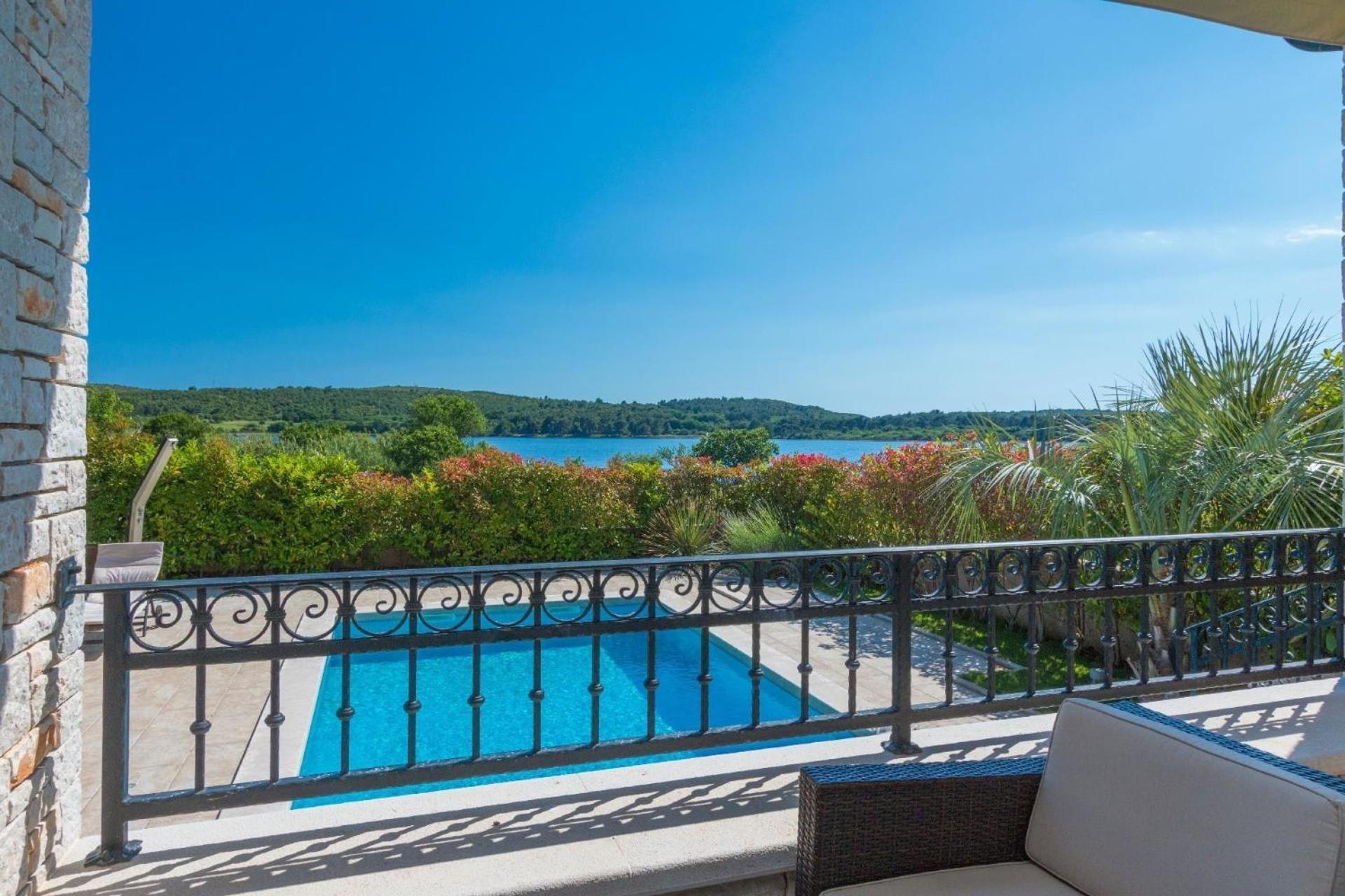 Ferienhaus In Pomer Mit Privatem Beheizten Pool Und Meerblick מראה חיצוני תמונה
