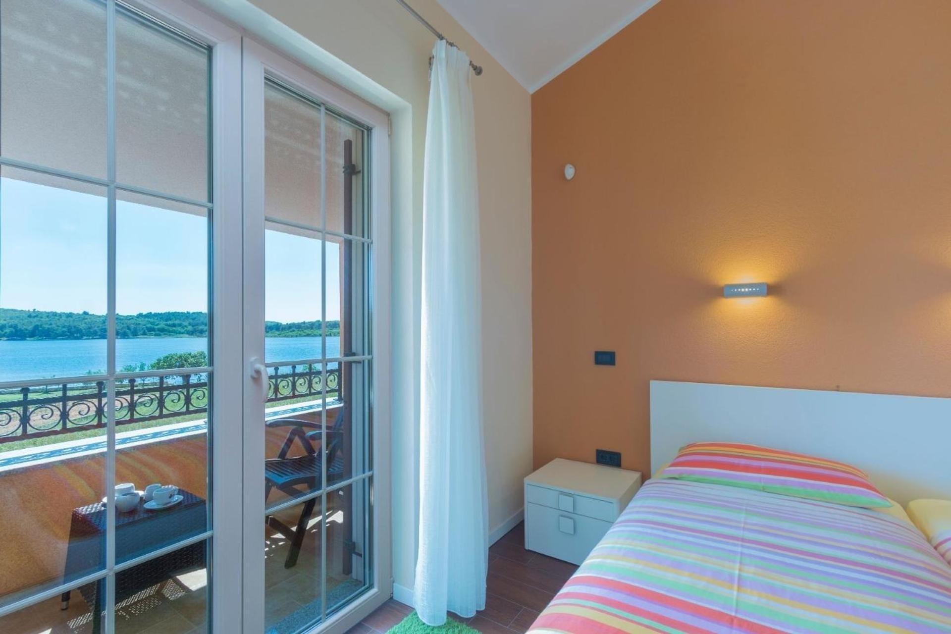 Ferienhaus In Pomer Mit Privatem Beheizten Pool Und Meerblick מראה חיצוני תמונה