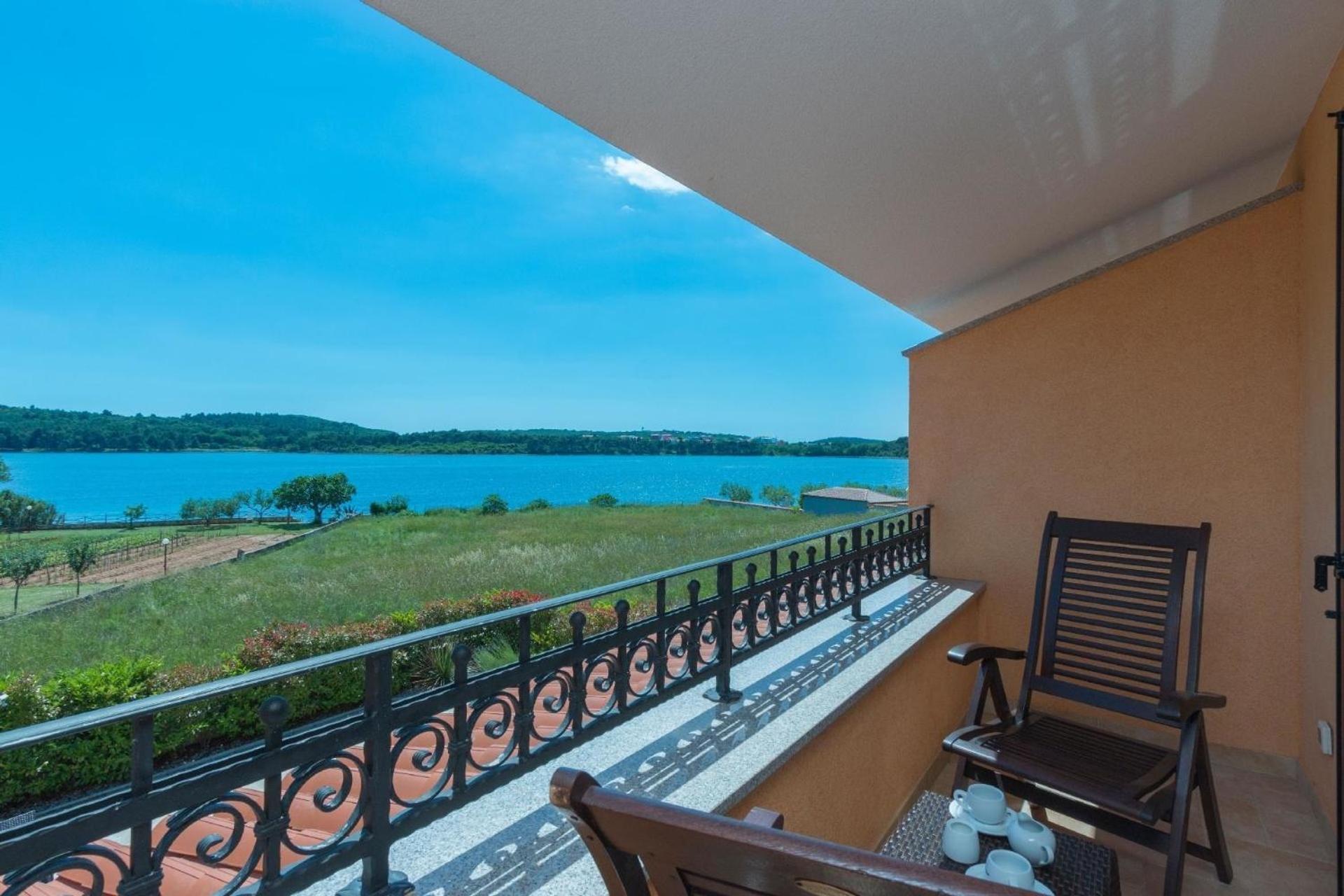 Ferienhaus In Pomer Mit Privatem Beheizten Pool Und Meerblick מראה חיצוני תמונה
